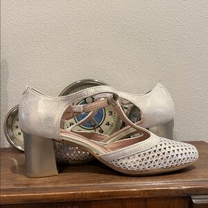 NWOT Pitillos Mary Jane Heels